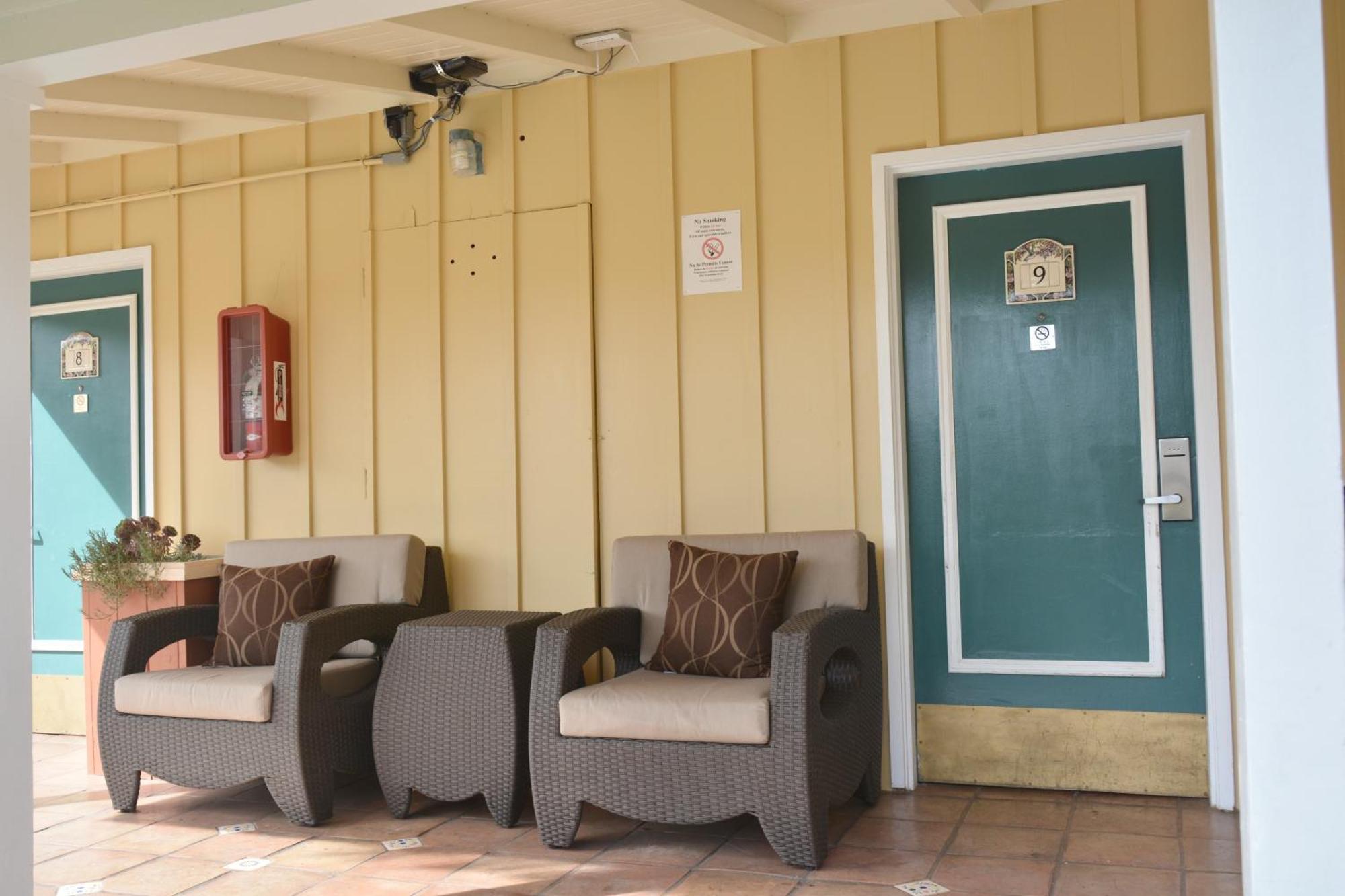 Oasis Inn And Suites Santa Barbara Bagian luar foto