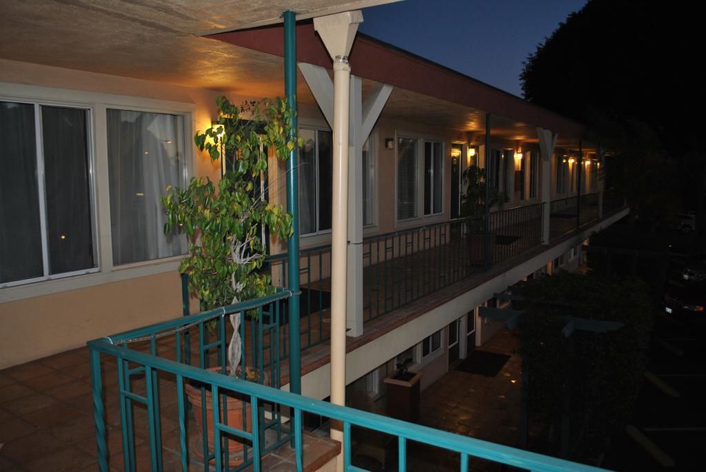 Oasis Inn And Suites Santa Barbara Bagian luar foto